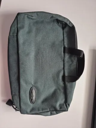 Neceser de viaje verde