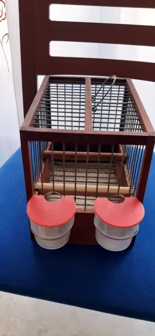 Gabbie in legno per uccelli canori