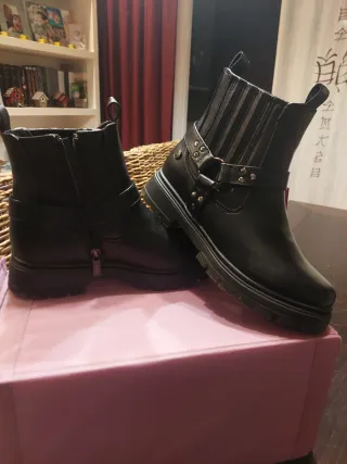 Botines estilo motera XTI negras