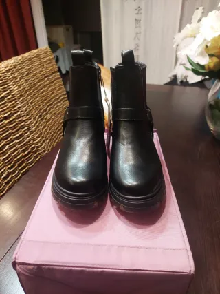 Botines estilo motera XTI negras