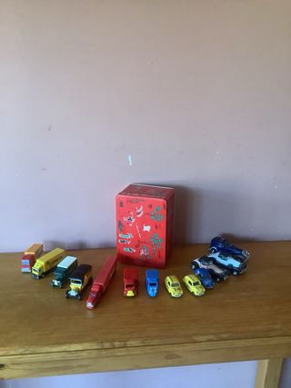 Lote coches y camiones + Caja Colacao