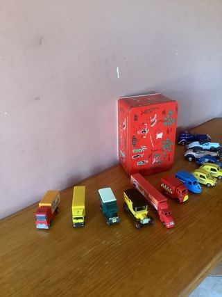 Lote coches y camiones + Caja Colacao