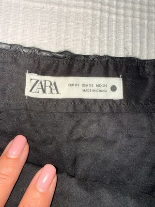 Minifalda Zara Piel Troquelada Negra