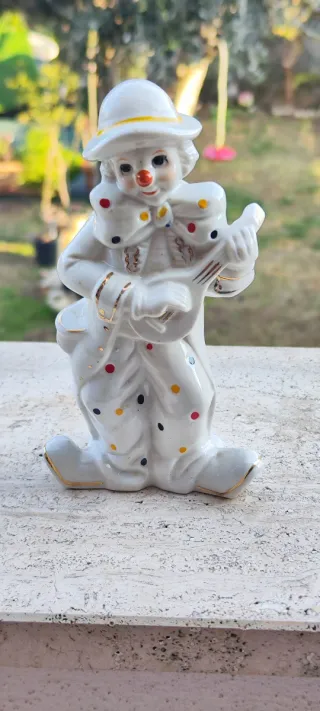 Pagliaccio clown in porcellana con banjo