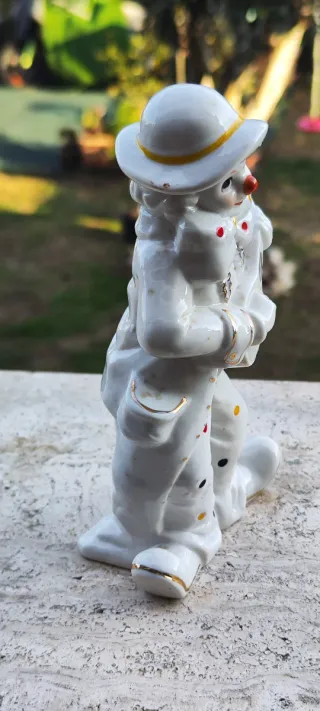 Pagliaccio clown in porcellana con banjo