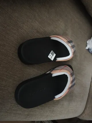 Chanclas Burberry Beige/Negro Talla 35