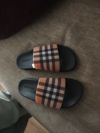 Chanclas Burberry Beige/Negro Talla 35