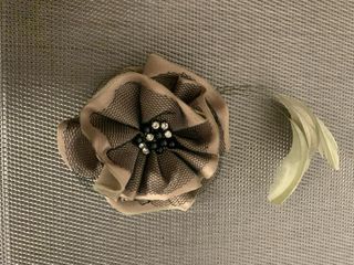 Tocado/Broche Flor Beige y Negro