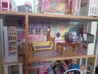Casa de muñecas con accesorios