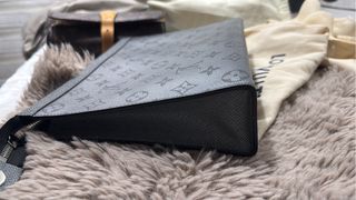 Carter de mano Louis Vuitton Voyage MM
