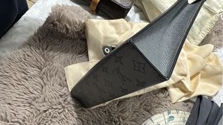 Carter de mano Louis Vuitton Voyage MM