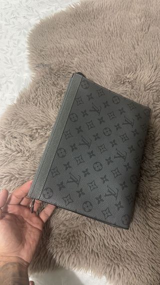 Carter de mano Louis Vuitton Voyage MM