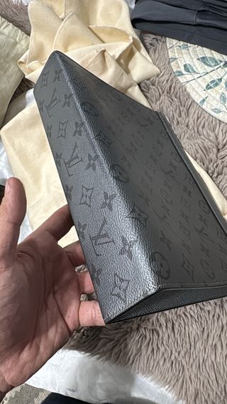 Carter de mano Louis Vuitton Voyage MM