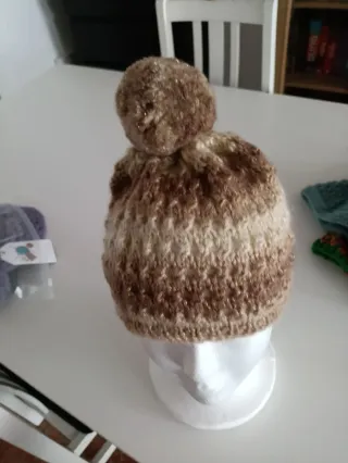 Gorros tejidosy con pompón