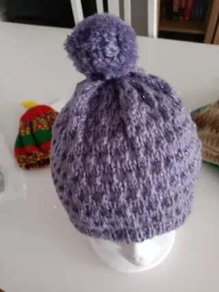 Gorros tejidosy con pompón