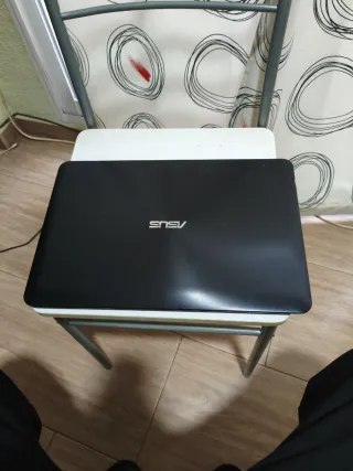 Portátil Asus i5 Plata y Negro