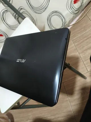 Portátil Asus i5 Plata y Negro
