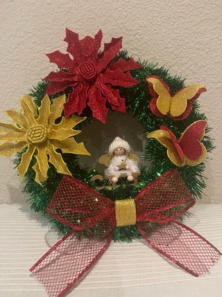 Corona de Navidad con Figuras y Flores