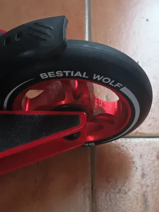 Patinete Bestial Wolf Rojo y Negro