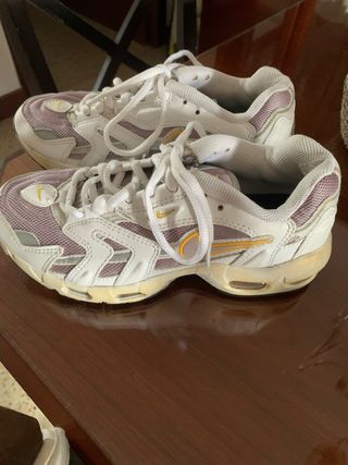 Zapatillas Nike mujer morado y blanco