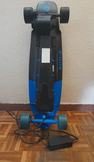 Longboard eléctrico Yuneec E-GO 2 en color Royal