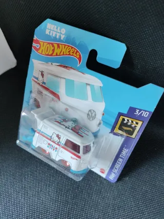 Hot Wheels Kool Kombi Hello Kitty 3/10