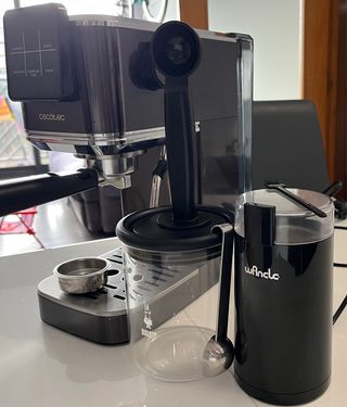 Set Barista Cafetera Cecotec Espresso y Cappuccino