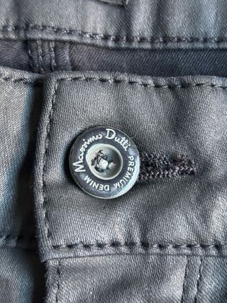 Pantalones negros efecto piel