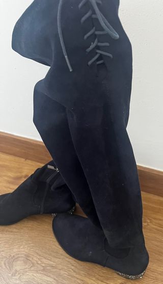 Botas de ante azul marino.