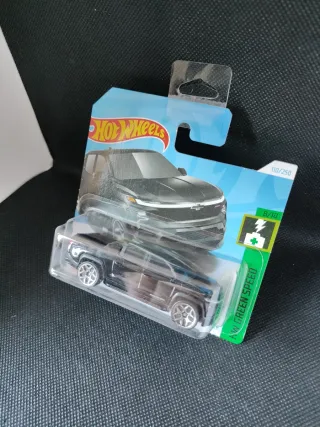 Hot Wheels Silverado EV RST