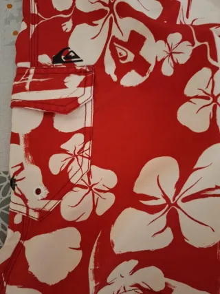 Costume da bagno Quiksilver per ragazzi rosso a fiori