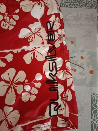 Costume da bagno Quiksilver per ragazzi rosso a fiori