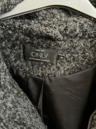 Abrigo Only lana rizada gris talla S