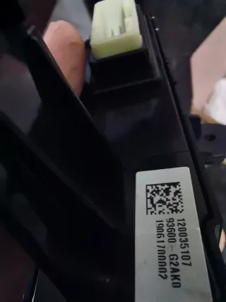 Botonera original de Hyundai IoniQ 2022.