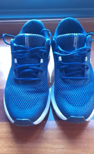Zapatillas deportivas Under Armour azul/dorado