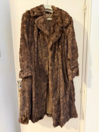 Abrigo largo de piel marrón