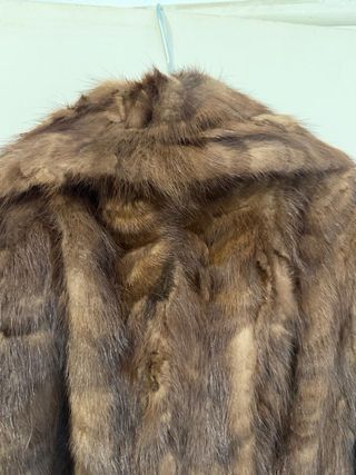 Abrigo largo de piel marrón