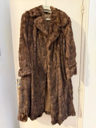 Abrigo largo de piel marrón