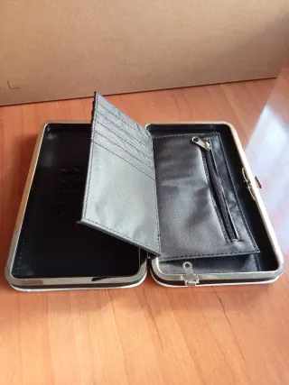 Cartera de mano con frase