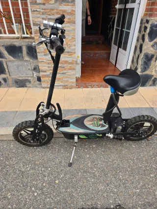 Patinete eléctrico con sillín y batería litio