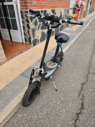 Patinete eléctrico con sillín y batería litio