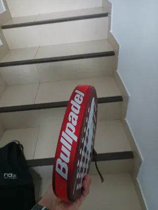 Pala de pádel Bullpadel INDIGA PWR+ funda