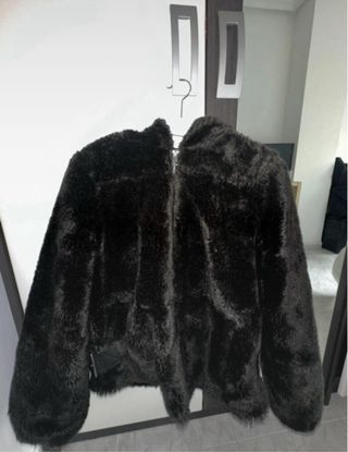 Abrigo pelo negro Zara