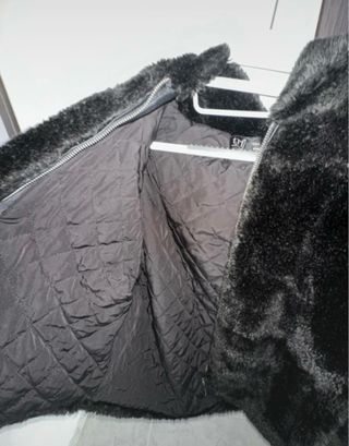 Abrigo pelo negro Zara