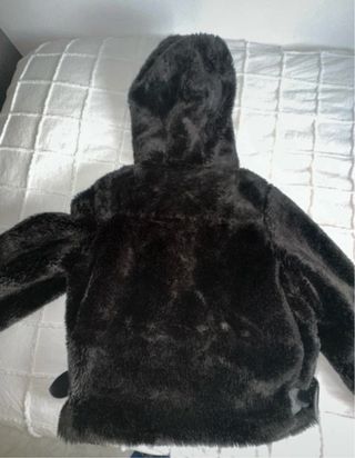 Abrigo pelo negro Zara