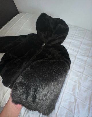 Abrigo pelo negro Zara