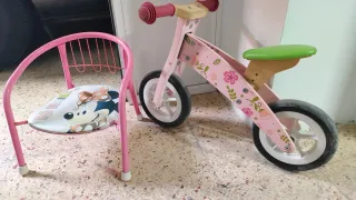 Bicicleta y silla infantil rosa