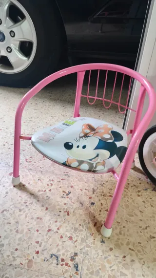 Bicicleta y silla infantil rosa