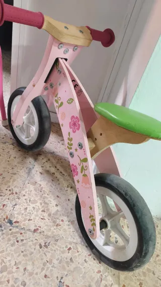 Bicicleta y silla infantil rosa