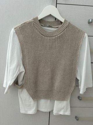Conjunto Zara: Chaleco punto + Camiseta